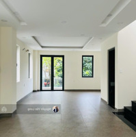 Biệt Thự Hồ 8X22M Cho Thuê Hoàn Thiện Cơ Bản, Nhà Trống Suốt Giá Bán 35 Triệu Vị Trí Cực Đẹp