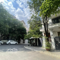 Bán Gấp Biệt Thự 200M2 Kdc Himlam Quận 7 Gần Đ.nguyễn Thị Thập Nhìn Ra Kv Gb: 53 Tỷ Liên Hệ: 0908935765