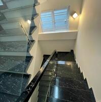 Cho thuê nhà phố Văn Cao, DT: 58m2, 4 phòng ngủ.
