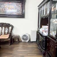Bán chung cư Việt Hưng-Long Biên-82m 2n1wc-sổ sẵn giao dịch-giá 3.5 tỷ (thương lượng)