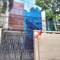 Mt Hoàng Diệu Ngay Nguyễn Văn Trỗi Phú Nhuận 9 X30M 3 Tầng Ốp Kiếng