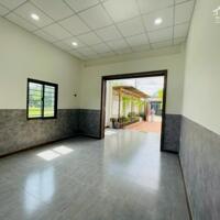 Bán nhà thị trấn Đức Hoà, KV4, đường nhựa giá 1 tỷ 850, 2PN
