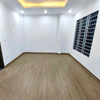 Nhà Mới, Ngay Trung Tâm Chợ. Nhà Xóm Chùa Tứ Hiệpdiện Tích34 M2 X5 Tầng Giá Nhỉnh 6 Tỷ .