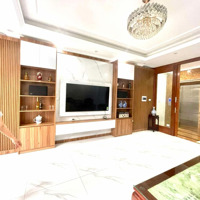 Nhà Lạc Long Quân Nhà Đẹp Ở Ngay Vài Bước Ra Hồ Tây!