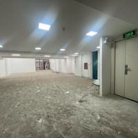 Cho Thuê Nhà Mặt Phố Hoàng Cầu,Diện Tích220M2,Mặt Tiền5.5M Nở Hậu 10M, Thông Sàn, Có Hầm Để Ô Tô, Riêng Biệt