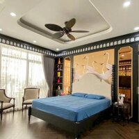 Bán nhà Nghi Tàm, Tây Hồ 100m2, 5T, mặt tiền 9m nhà cực chất nội thất tiền tỷ gần Hồ Tây
