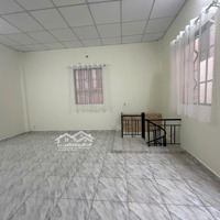 Nhà Mặt Tiền Đừng 6M Chia Làm 02 Căn - Còn Căn Phía Sau Có Hẻm Sử Dụng Giêng
