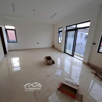Bán Nhà Góc 2 Mặt Tiền Việt Hưng, Lệ Mật Thang Máy Ô Tô 7 Chỗ Đỗ Cửa