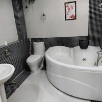 Cho thuê nhà riêng phố Văn Cao đường rộng giá tốt