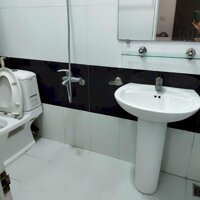 Cho thuê nhà riêng phố Văn Cao đường rộng giá tốt