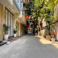 Bán Gấp Nhà Phân Lô Ngõ 1150 Đường Láng - 46M - 5T- 6 Ngủ Full Nt Ở Luôn- Ô Tô Đỗ, Chạy Vòng Quanh.