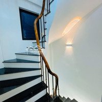 Đại La, Hai Bà Trưng.diện Tích24/28M² X 4 Tầng,Mặt Tiền2,7M, Giá Bán 3,8 Tỷ. Ngõ Nông Rộng Thẳng, Thông Thoáng.