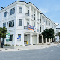 Nhà Phố 1 Trệt 2 Lầu Có Sân Vườn Tại Tp Dĩ An Cách Thủ Đức 15P Chạy Xe Giá Rẻ
