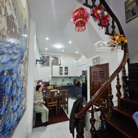 Bán Nhà Phân Lô,Phố Cầu Giấy,Quận Cầu Giấy. Diện Tích: 40M2 Xây 4 Tầng- Giá Bán 8,9 Tỷ Có Thương Lượng.