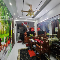 Bán Nhà Phân Lô,Phố Cầu Giấy,Quận Cầu Giấy. Diện Tích: 40M2 Xây 4 Tầng- Giá Bán 8,9 Tỷ Có Thương Lượng.