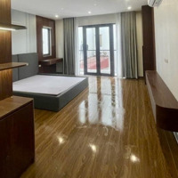 Nhà Ô Cách 47M2 5 Tầng Thang Máy, Nhà Mới Đẹp, Gần Phố Ngô Gia Tự, Cách 1 Nhà Ra Oôt, Nở Hậu Đẹp.