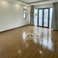 Nhà Ô Cách 47M2 5 Tầng Thang Máy, Nhà Mới Đẹp, Gần Phố Ngô Gia Tự, Cách 1 Nhà Ra Oôt, Nở Hậu Đẹp.