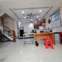 Siêu Phẩm 4 Tầng. Dtich 82M2. Ngang 6,8M.hẽm Xe Hơithông Ra Đường Hoa. Chỉ 9,X Tỷ Trung Tâm Phú Nhuận