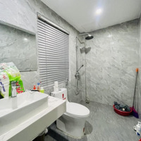 Nhà 46 M2 , Mặt Tiền 4 M , 5 Tầng ( Có Tm ) . Bán10,6 Tỉ