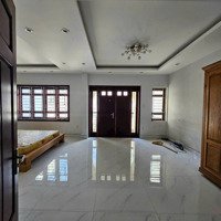 Nhân - Nhà Nguyễn Bỉnh Khiêm Ngang 7,5M Cách Biển 150M