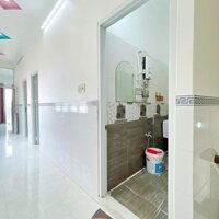 Nhà lầu mặt tiền đường Huỳnh Cương - Tuyến đường kinh doanh