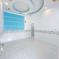 Nhà lầu mặt tiền đường Huỳnh Cương - Tuyến đường kinh doanh