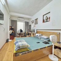 Bán Nhà Phố Phạm Văn Đồng , Quận Cầu Giấy.diện Tích40M2 , Sổ Đẹp Nở Hậu , 3 Ngủ .Giá: 8.8 Tỷ