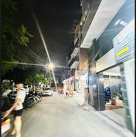 Bán Nhà Phố Phạm Văn Đồng , Quận Cầu Giấy.diện Tích40M2 , Sổ Đẹp Nở Hậu , 3 Ngủ .Giá: 8.8 Tỷ
