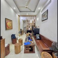 Bán Nhà Phố Phạm Văn Đồng , Quận Cầu Giấy.diện Tích40M2 , Sổ Đẹp Nở Hậu , 3 Ngủ .Giá: 8.8 Tỷ