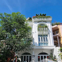 Biệt Thự Đẹp Nội Khu Nguyễn Trọng Tuyển - Trệt 3 Lầu - Nhà Thiết Kế Mới Siêu Đẹp - An Ninh