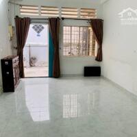 GẤP, Nhà 4 tầng 4PN, DT 40m2, Gần khu ẩm thực Phan Xích Long, chỉ 5 tỷ.