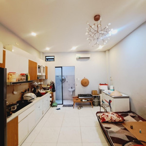 chủ gửi bán nhà ngay phố ẩm thực nguyễn nhữ lãm 4 tầng. giá bán 7.35 tỷ. lh 0902942828.