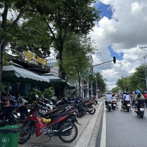 cho thuê nhà mặt tiền 17 mét- ngã tư lê lợi - nguyễn trãi