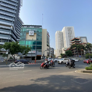 căn góc mặt tiền gần nguyễn văn trỗi, pn - 5 tấm thang máy
