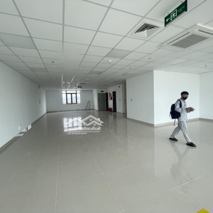 cho thuê toà nhà trần hưng đạo ngang 10 mét thang máy