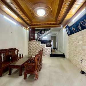 chính chủ cho thuê nhà 3 tầng đường 7,5m hồ trung lượng - hòa xuân - hướng tây nam, 5 phòng ngủ .