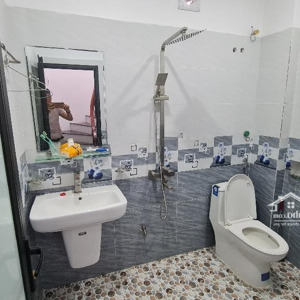 vợ chồng tôi cho thuê nhà liền kề kinh doanh + ở tại dịch vụ phú lương giá 9 triệu, 2 tầng, 50m2