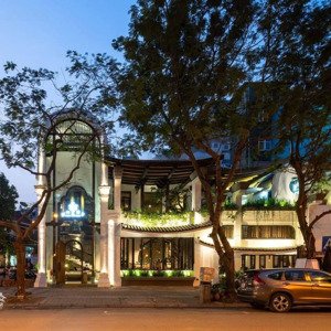 cho thuê biệt thự sân vườn phố hàng bún, ba đình mặt tiền 15m x 385m2 x 4 tầng alo 0333.888.659