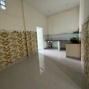 hẻm xe hơi. chợ cần đước 1km. bệnh viện cần đước 3km