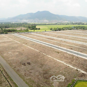chính chủ cần tiền bán gấp lô đất biệt thự hòa long diện tích 126m2 thổ cư 70m2 sổ sẳn