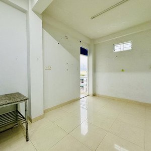 phòng sạch sẽ, thoáng mát có ban công, đảm bảo pccc, khu vực an ninh, không ngập lụt, giá 2,0tr