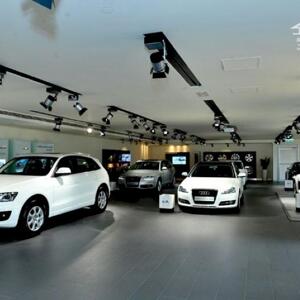 Cho thuê Showroom ô tô góc 2MT: Nguyễn Văn Trỗi + Nguyễn Đình Chính, Phường 08, Q. Phú Nhuận, TPHCM