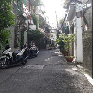 cho thuê nguyên căn nhà đẹp hẻm xe hơi 5m, 3,5x9 ;3 lầu, giao nhà ngay, giá chỉ 15tr/tháng