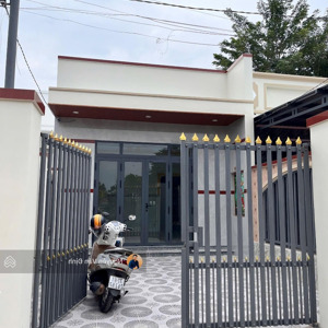 Nhà Tt đất đỏ, 105m2-ngang 5mx24m, 60 Thổ Cư, Nhà Mới Xây đẹp Kiêng Cố, 2 Phòng Ngủ, Giá 1ty3