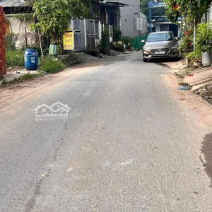 nhà trệt lầu mặt tiền đường trương quyền tp. dĩ an. dt: 80m2, 3 pn - 2 wc. đường 7m. giá: 2.590 tỷ