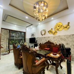 B.Á.N Nhà MT Dạ Nam Quận 8 : Diện tích: 110m2 công nhận đủ, ngang 3.1m nở hậu tài lộc 7.4m, dài 22.2m.
