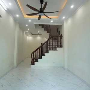 chính chủ bán nhà đồng nhân, 39m2 ô tô đỗ cửa, giáp kđt dương nội 2, giá rẻ chỉ 4 tỷ 7