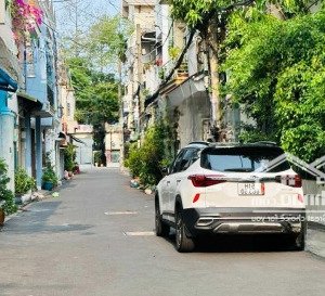 bán đất huỳnh văn bánh, p11, phú nhuận. dt (9x20m) đất trống cn 180m2. giá chỉ 27.9 tỷ thương lượng