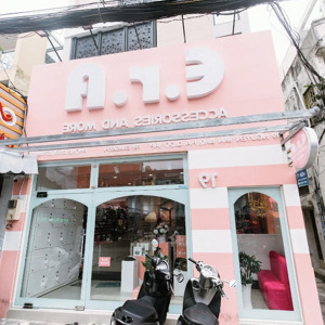 cho thuê siêu mbkd ốp kính trưng bày đối diện cổng trường đhcn 4