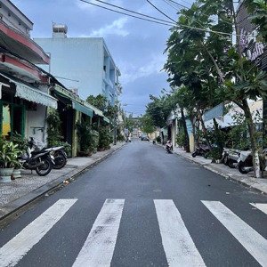 nhỉnh 6 tỷ mặt tiền thạch lam hướng đông